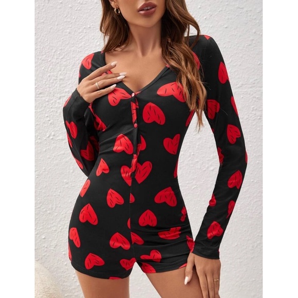 Black And Red Heart Long Sleeve Sleep Romper - Picture 4 of 5